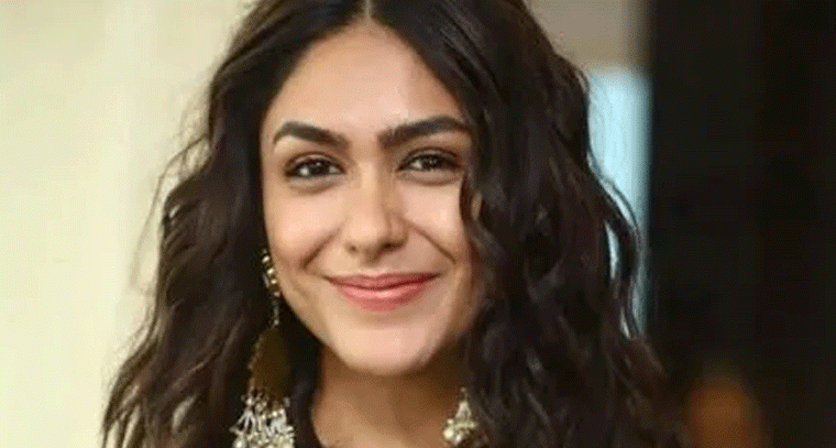 కొత్త సినిమా రిలీజ్ డేట్ ప్రకటించిన మృణాల్