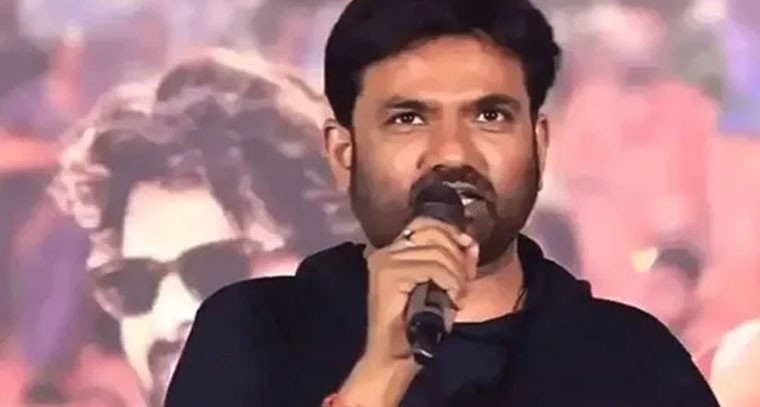 మారుతి ఇంటికి పార్సిళ్ల వరద.. అభిమానుల ప్రేమతో గందరగోళం