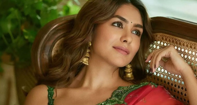 బాలీవుడ్ లో బోల్డ్ కంటెంట్ లో మృణాల్ ఠాకూర్