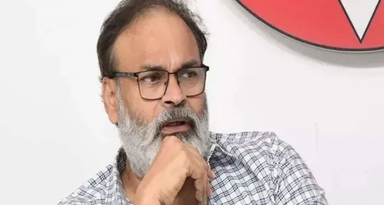 ఆడపిల్లల వస్త్రధారణపై మాట్లాడే హక్కు ఎవరికీ లేదు: నాగబాబు