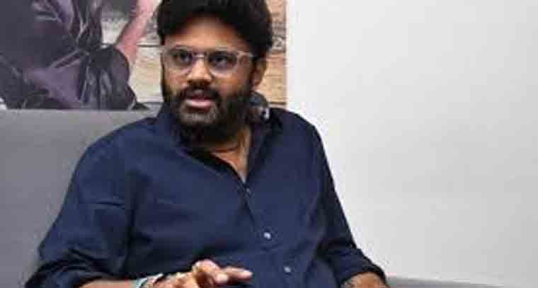 రివ్యూయర్స్ కి చెక్ పెట్టింది మంచు విష్ణునే 
