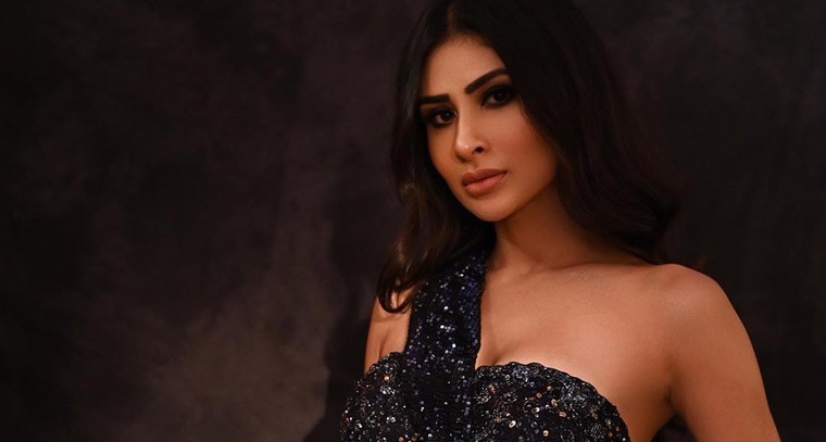 కొత్త లుక్ లో మౌని రాయ్

