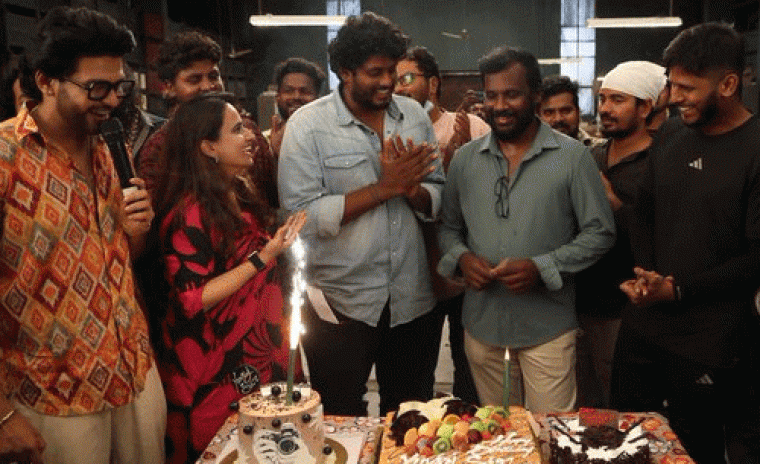 'అనగనగా ఒక రాజు' సెట్స్ లో DOP యువరాజ్ బర్త్ డే సెలెబ్రేషన్స్