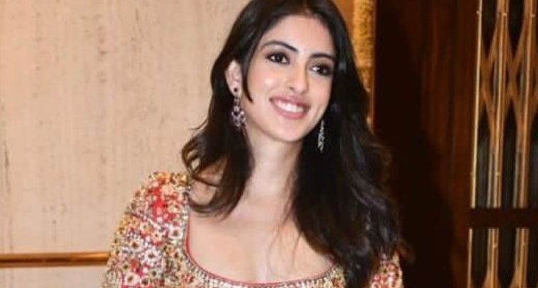 రెడ్ కలర్ లెహంగాలో అమితాబ్ బచ్చన్ మనవరాలు 