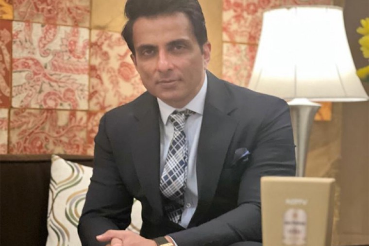 ప్రెస్టీజియస్ అవార్డును సొంతం చేసుకున్న సోనూసూద్..!!
