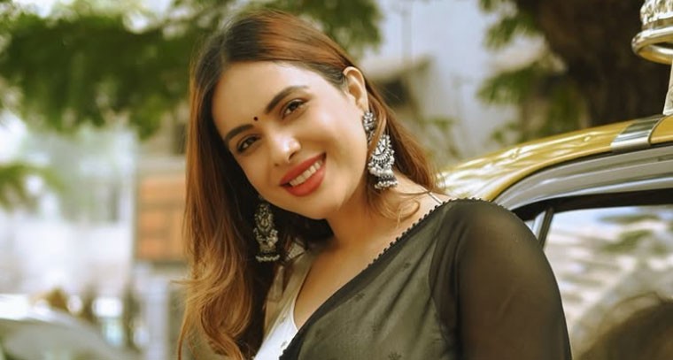 చీరకట్టులో నేహా మాలిక్ !