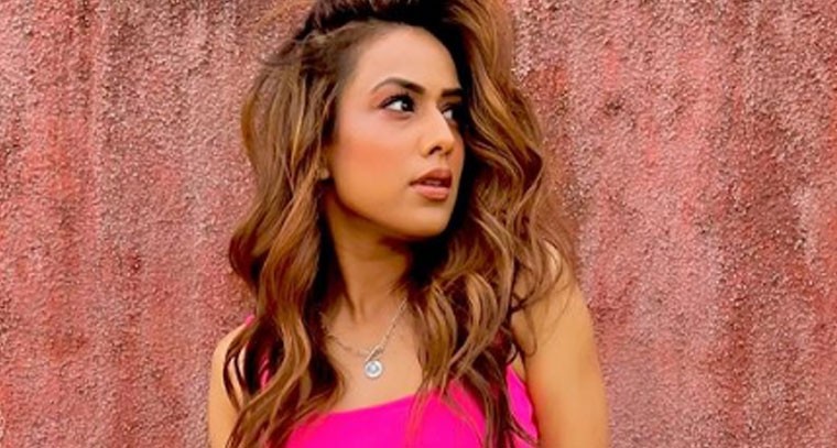 బోల్డ్‌గా నియా శర్మ !