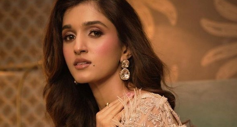 నిధి షా సిజ్లింగ్ ఫోటో షూట్ !