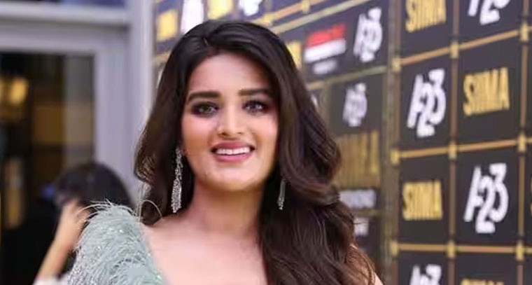 సైమా ఈవెంట్ లో నిధి అగర్వాల్ పరువాల విస్ఫోటనం

