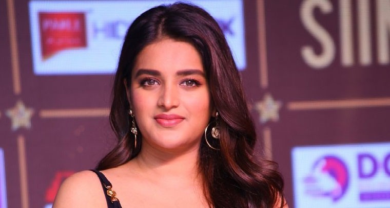 నిధి అగర్వాల్‌ మత్తెక్కించే పోజులు !

