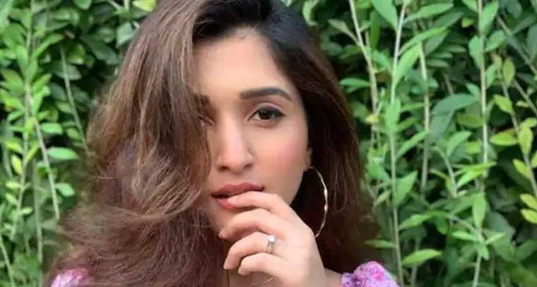 హాట్ అవతార్ లో  నిధి షా