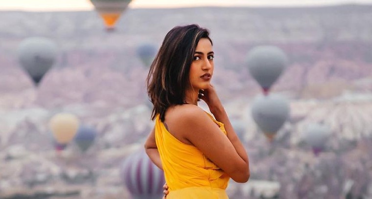  నిహారిక  గ్లామర్ షో