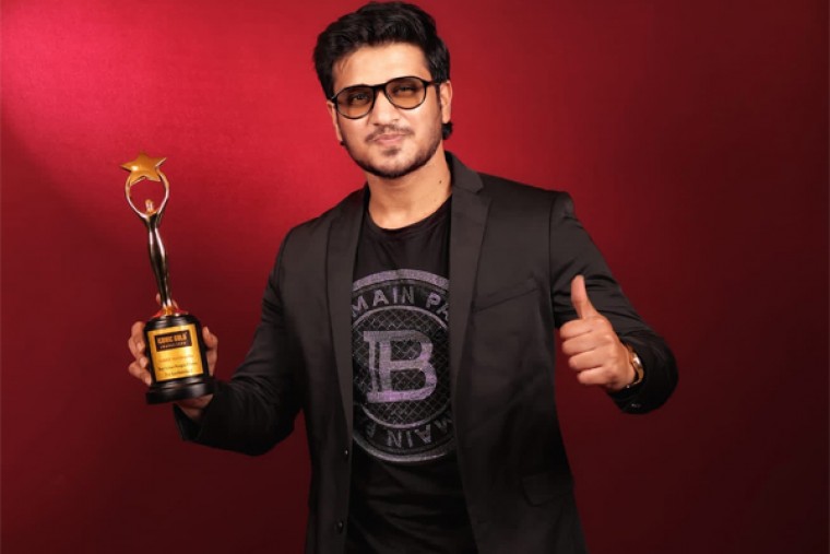 వైరల్ పిక్ : జాతీయస్థాయి అవార్డుతో యంగ్ హీరో నిఖిల్..!!