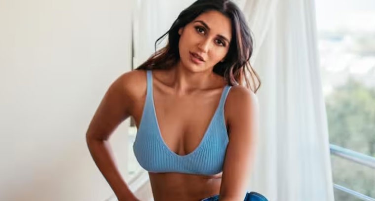 బోల్డ్ లుక్ లో  నికితా దత్తా 