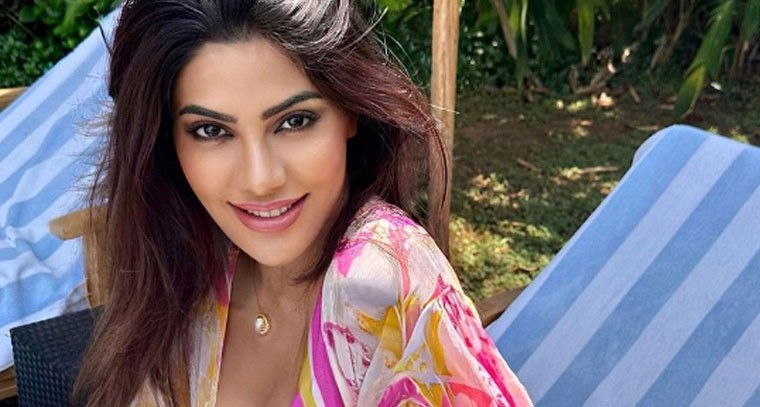 స్విమ్మింగ్ పూల్‌లో నిక్కీ తంబోలి .. 