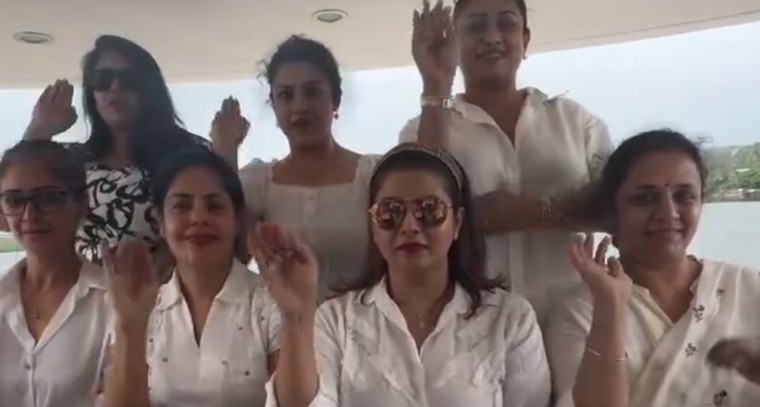 90s స్టార్స్ రీయూనియన్.. సీనియర్ హీరో, హీరోయిన్స్ సందడి