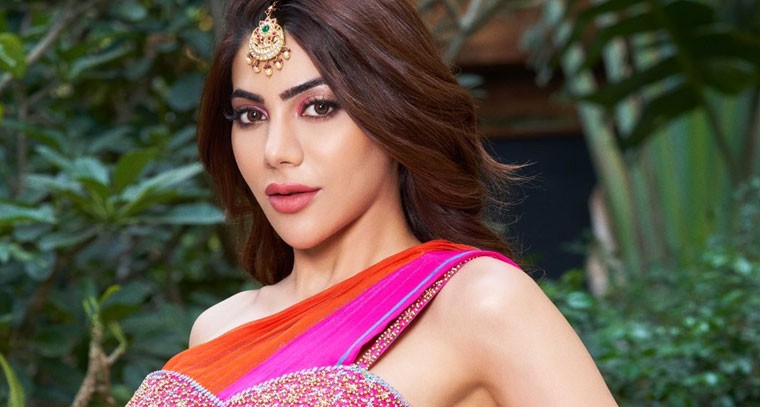 బోల్డ్‌గా నిక్కీ తంబోలి !