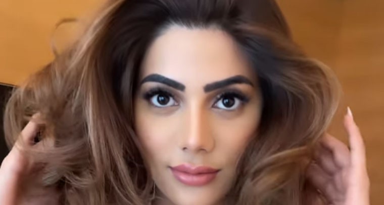 సిజ్లింగ్ లుక్‌ లో నిక్కీ తంబోలి !