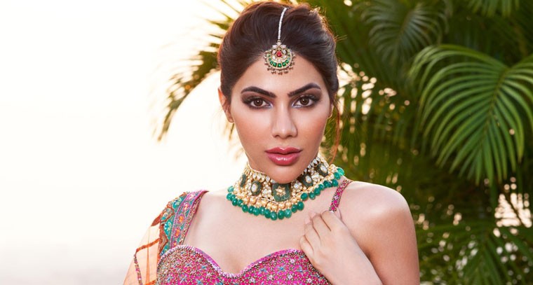 ఎథ్నిక్ లుక్‌లో నిక్కీ తంబోలి 