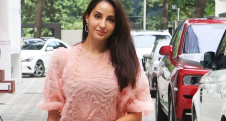 ఈడి కార్యాలయానికి చేరుకున్న నోరా ఫతేహి 