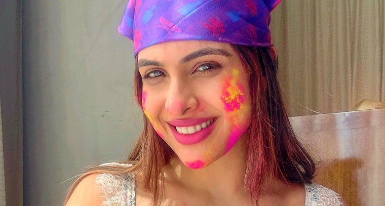 హోలీ రంగుల్లో తో  నేహామాలిక్