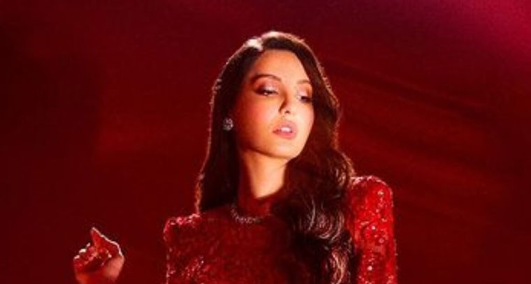  రెడ్ కలర్ గౌనులో మెస్మరైజ్ చేస్తోన్న నోరా ఫతేహి