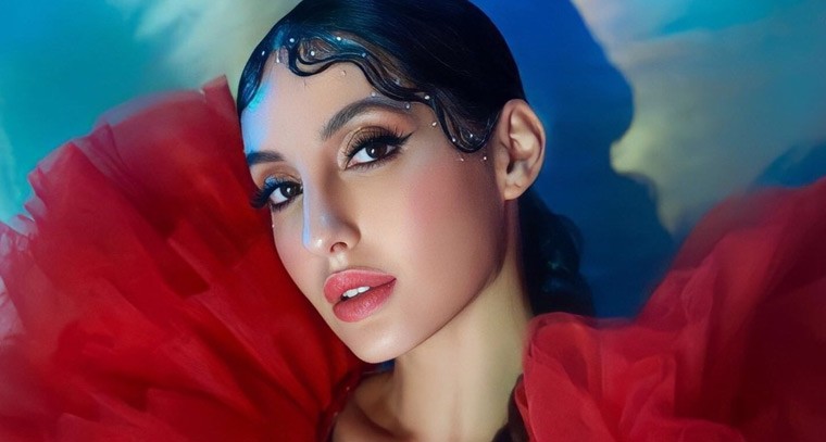 షార్ట్ డ్రెస్‌ లో నోరా ఫతేహీ !