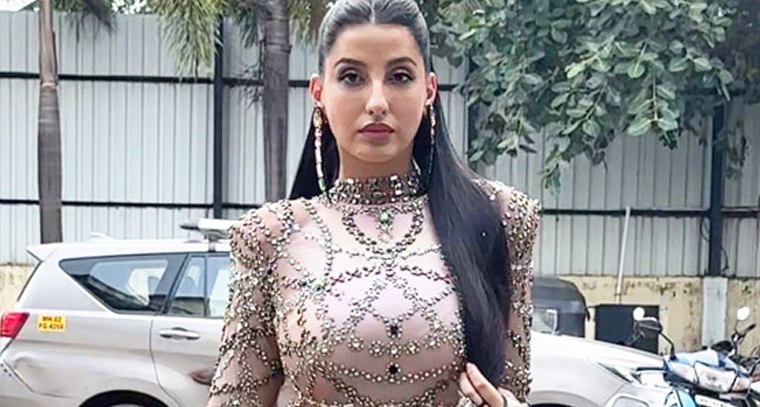 బాడీఫిట్ జంప్‌సూట్ డ్రెస్ లో నోరా ఫతేహి