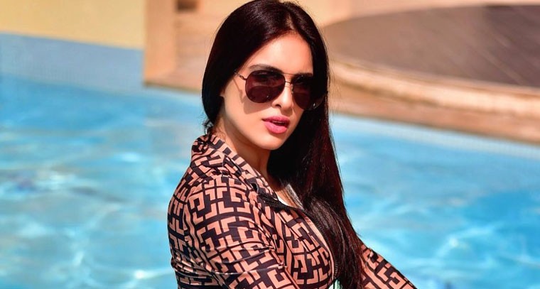  నేహా మాలిక్  సిజ్లింగ్ పోజులు !