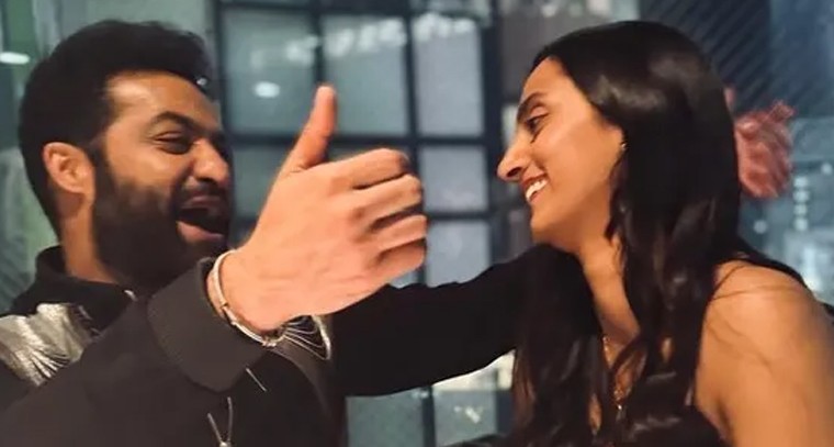 జపాన్‌లో భార్య పుట్టినరోజు వేడుకలు ఘనంగా జరిపిన ఎన్టీఆర్