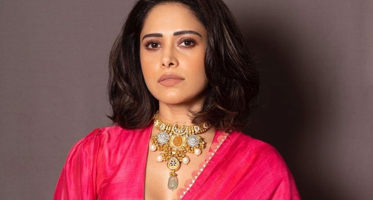 పింక్ చీరలో నుస్రత్ భారుచా స్టిల్స్ 