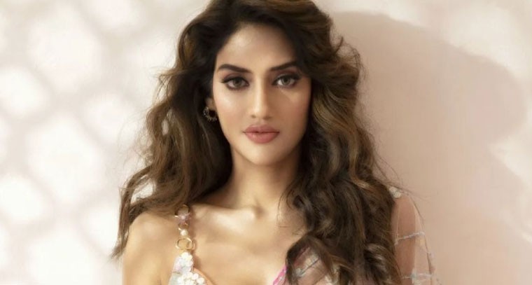 వైట్ డ్రెస్ లో  నుస్రత్ జహాన్ 