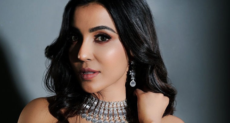 పార్వతి నాయర్ కొత్త గ్లామర్ చిత్రాలు