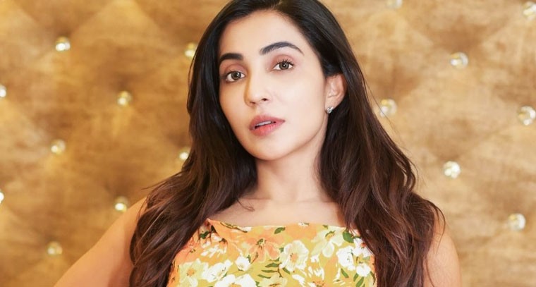 పార్వతి నాయర్  బ్యూటిఫుల్ ఫొటోస్ !