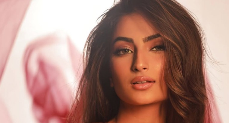  ఎరుపు రంగు చీరలో పాలక్ తివారీ 