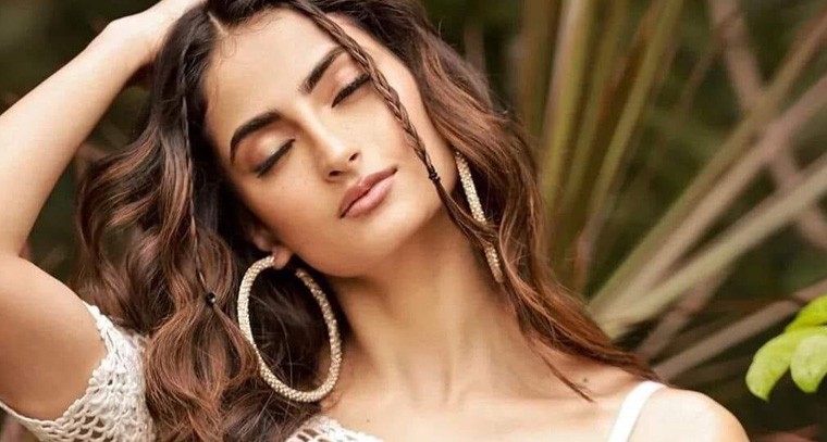 పాలక్ తివారీ లేటెస్ట్ స్టిల్స్ 