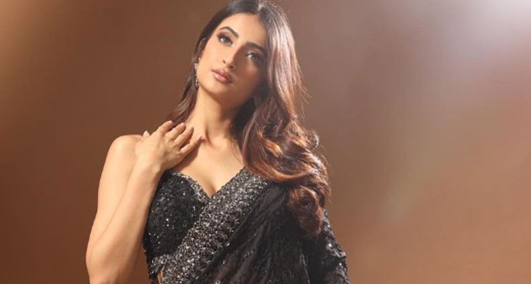 నలుపు చీరలో కవ్విస్తున్న పాలక్ తివారీ !