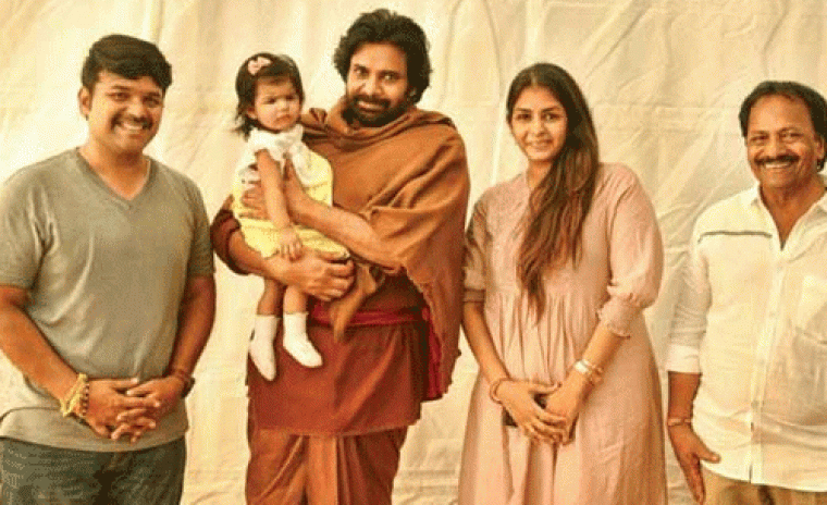 'హరి హర వీర మల్లు' సెట్స్ లో పవన్ కళ్యాణ్ తో జ్యోతి కృష్ణ ఫ్యామిలీ