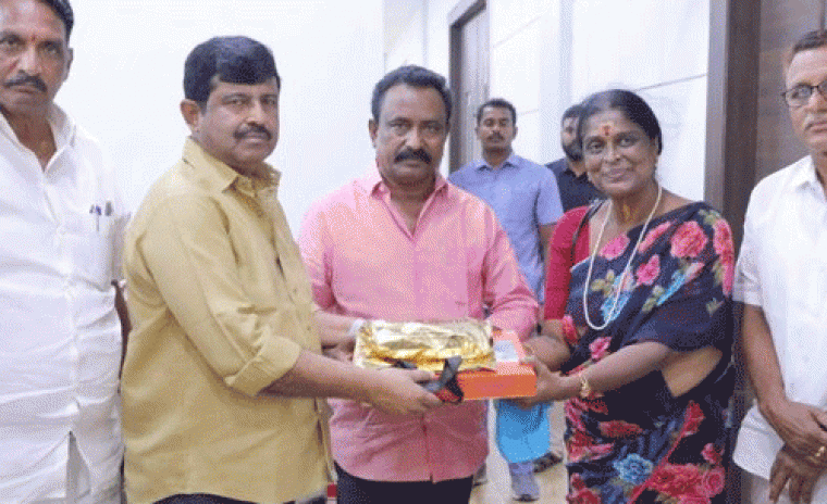 కె వాసుకి 2 లక్షల ఆర్థిక సహాయం చేసిన పవన్ కళ్యాణ్