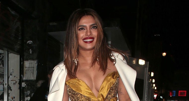 గోల్డ్ కలర్ డ్రెస్‌లో ప్రియాంక చోప్రా  అరాచకం 