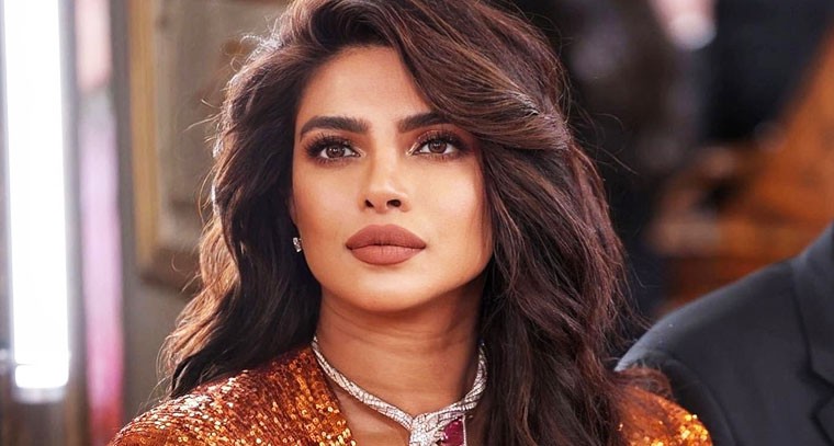 పారిస్ లో ప్రియాంక చోప్రా మెరుపులు 