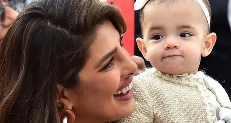 తొలిసారి కూతురు ముఖాన్ని చూపించిన స్టార్ హీరోయిన్