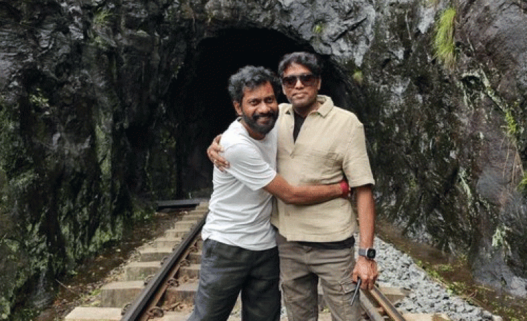 శ్రీలంక షెడ్యూల్ నుండి  BTS చిత్రాన్ని పోస్ట్ చేసిన 'పెద్ది' టీమ్ 