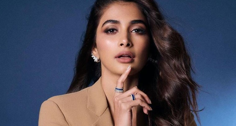  స్టైలిష్ గా హాట్ గా పూజా హెగ్డే !