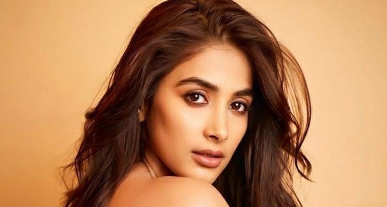  మినీ డ్రెస్‌లో పూజా