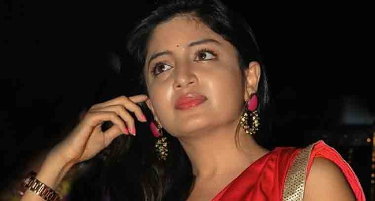 టాలీవుడ్‌ డైరెక్టర్ పై సంచలన వ్యాఖ్యలు పూనమ్ కౌర్ 
