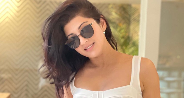 ప్రణీత కిరాక్ ఫోజులు 