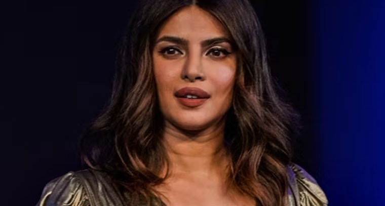 ప్రియాంక చోప్రా లోదుస్తులు చూడాలని దర్శకుడు డిమాండ్ ..