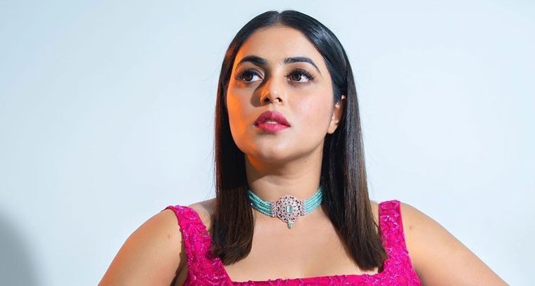 ఎద అందాలతో 'పూర్ణ' హాట్‌ షో