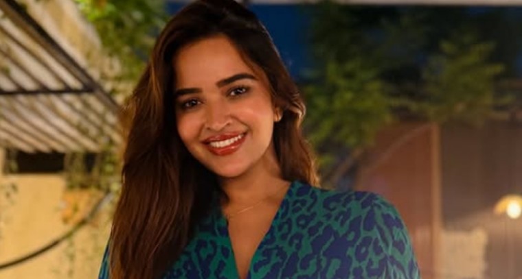 పూజిత పొన్నాడ లేటెస్ట్ ఫొటోస్ 